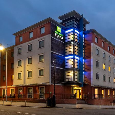 Holiday Inn Express Stevenage By Ihg Exterior foto