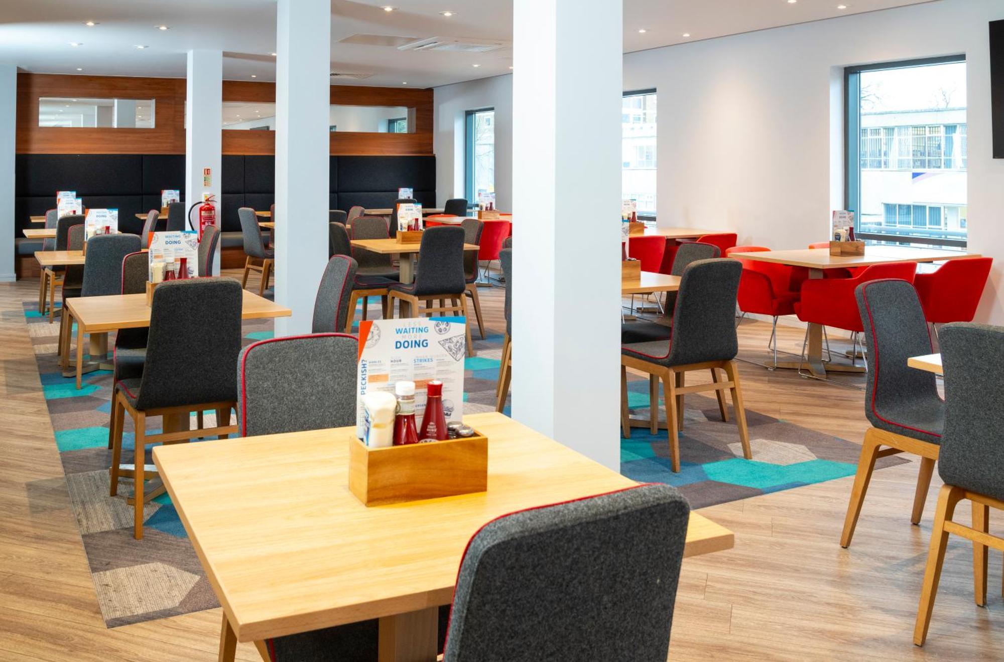Holiday Inn Express Stevenage By Ihg Exterior foto