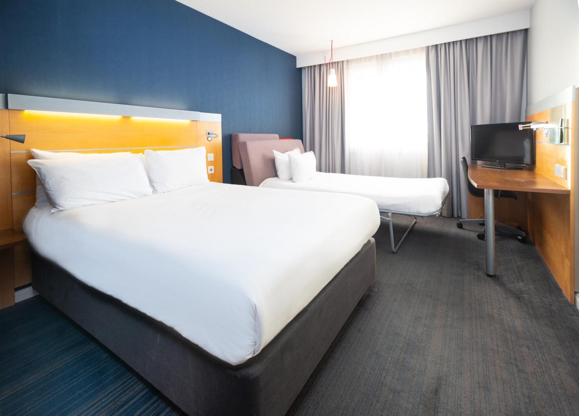 Holiday Inn Express Stevenage By Ihg Exterior foto