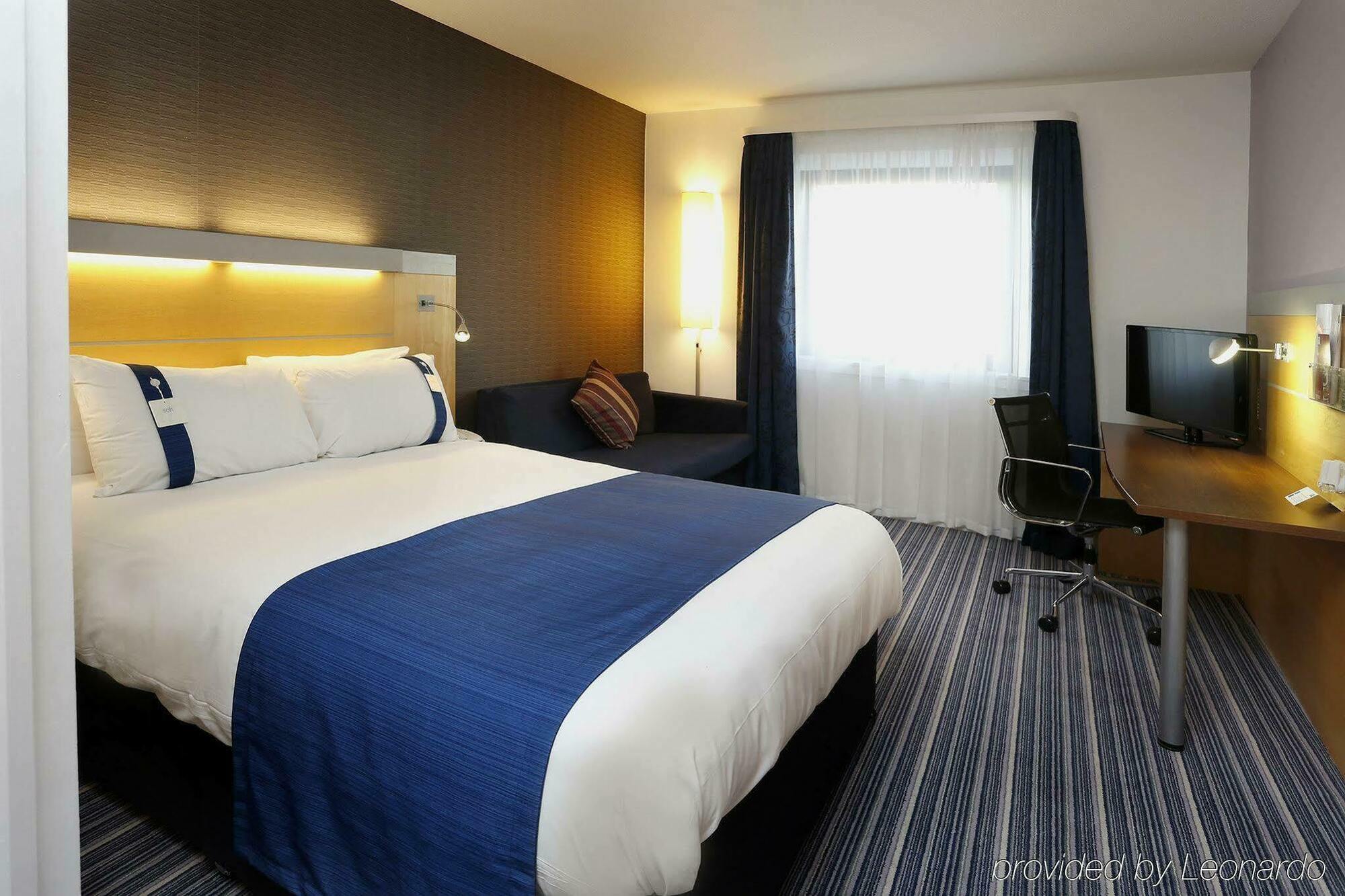 Holiday Inn Express Stevenage By Ihg Exterior foto